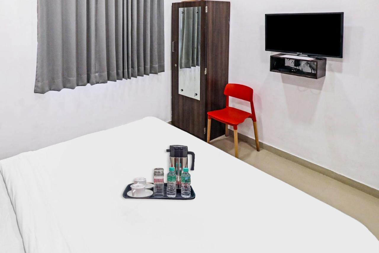 Hotel Gokul Solitaire, Surat Bhatha Exterior foto