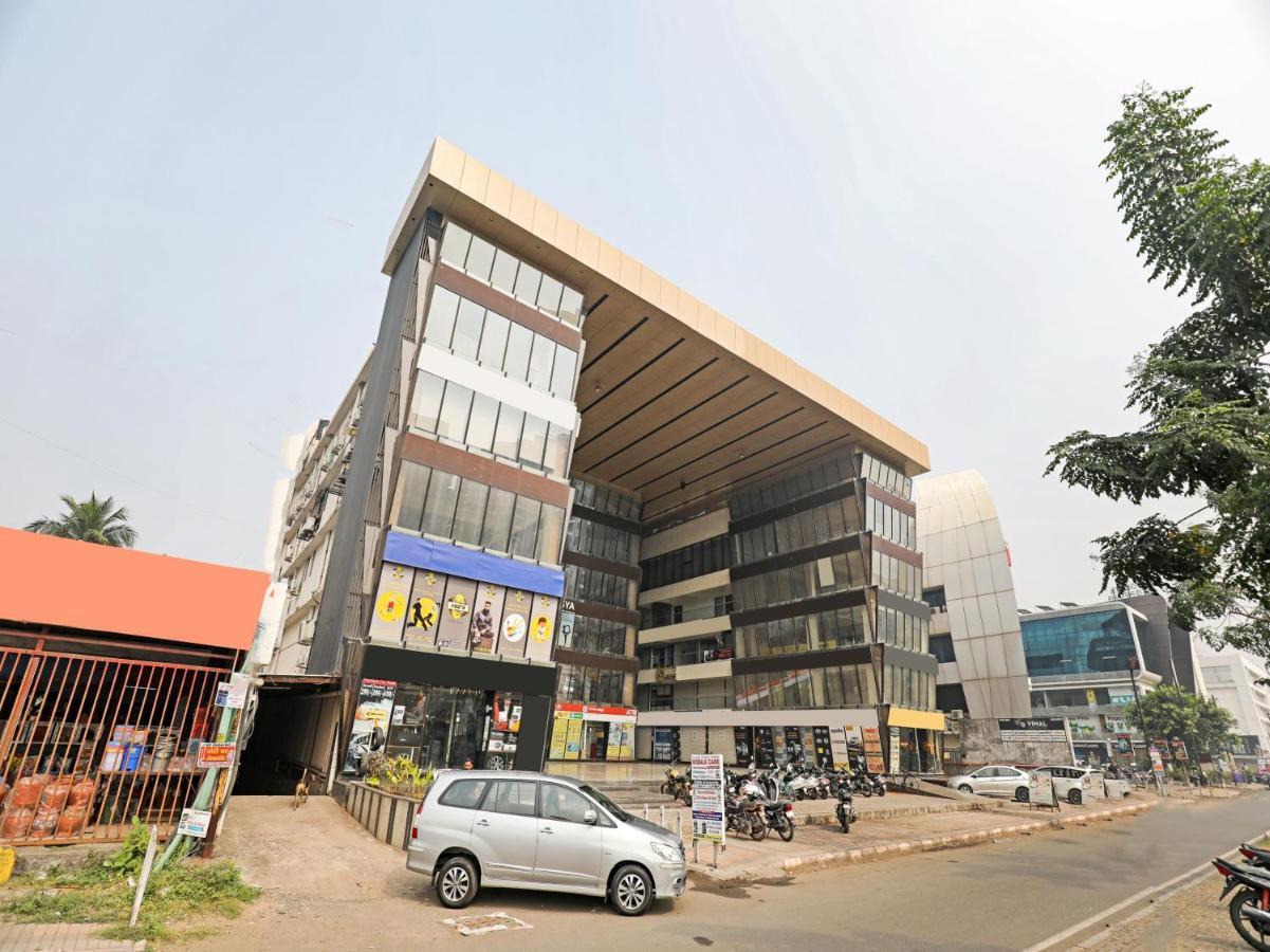 Hotel Gokul Solitaire, Surat Bhatha Exterior foto