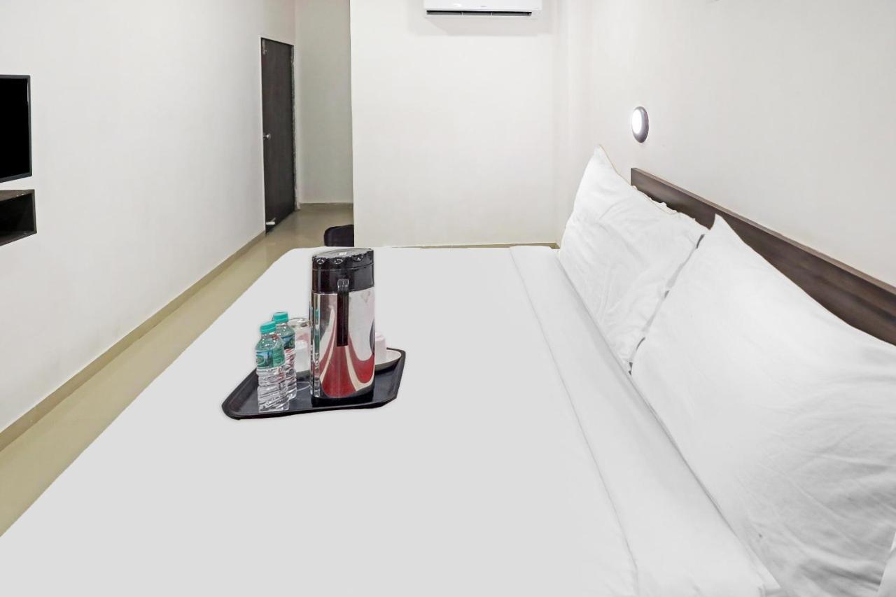 Hotel Gokul Solitaire, Surat Bhatha Exterior foto