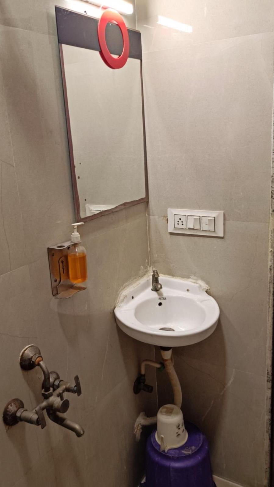 Hotel Gokul Solitaire, Surat Bhatha Exterior foto