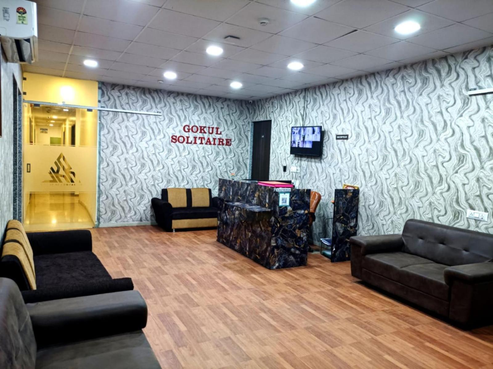 Hotel Gokul Solitaire, Surat Bhatha Exterior foto